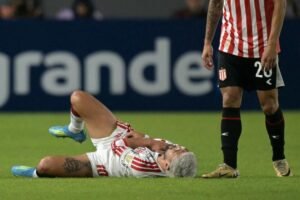 Arrascaeta passa por cirurgia de sucesso e terá alta na sexta-feira