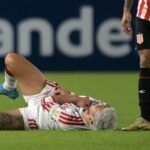 Arrascaeta recupera após cirurgia bem-sucedida após fratura na clavícula nas próximas semanas