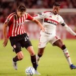 Flamengo mantém liderança na Copa Libertadores após empate em difícil partida na Argentina