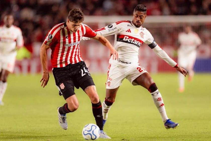 Flamengo mantém liderança na Copa Libertadores após empate em difícil partida na Argentina
