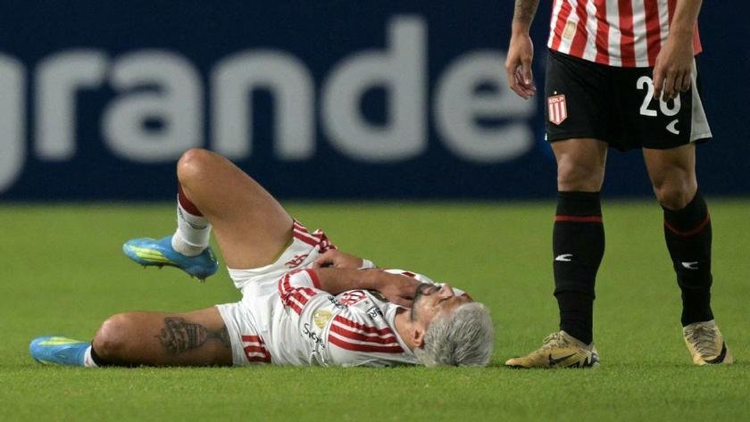 Fratura de clavícula de Arrascaeta ameaça presença na Copa do Mundo