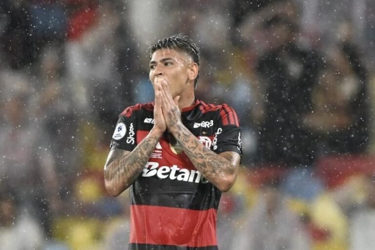 STJD mantém suspensão de Carrascal, Flamengo perde meia para clássico contra Vasco