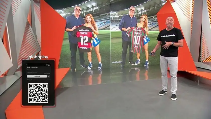Shakira visita Maracanã e recebe camisas do Flamengo e Fluminense