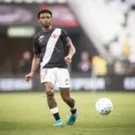 Thiago Mendes absolvido pelo STJD abre caminho para reforço no Vasco contra Flamengo