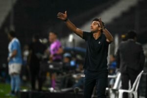Abel Ferreira defende Palmeiras: "Criar frangos para comer picanha é um processo de tempo e dedicação"