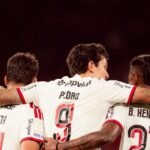 Ancelotti observa Pedro brilhar no empate do Flamengo; Danilo e Alex Sandro decepcionam