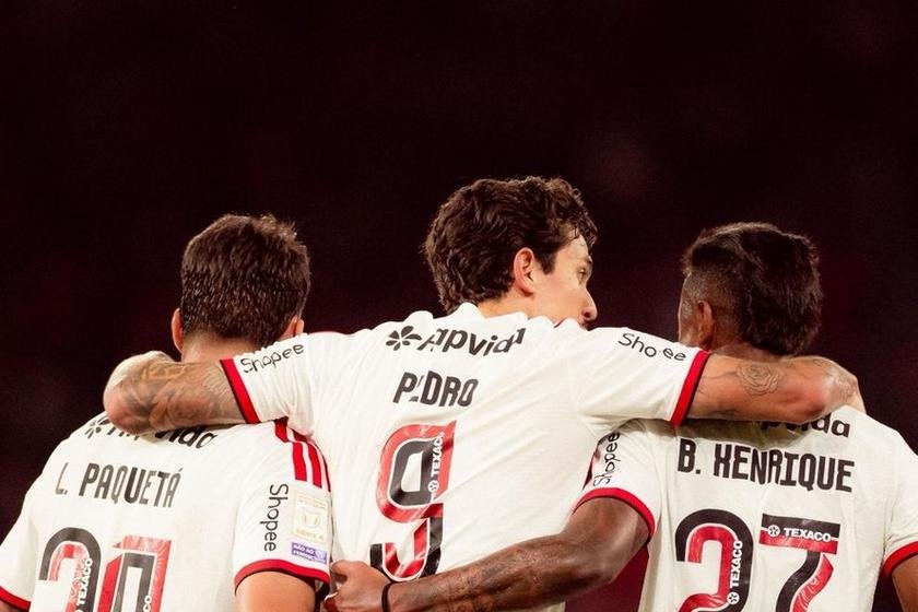Ancelotti observa Pedro brilhar no empate do Flamengo; Danilo e Alex Sandro decepcionam