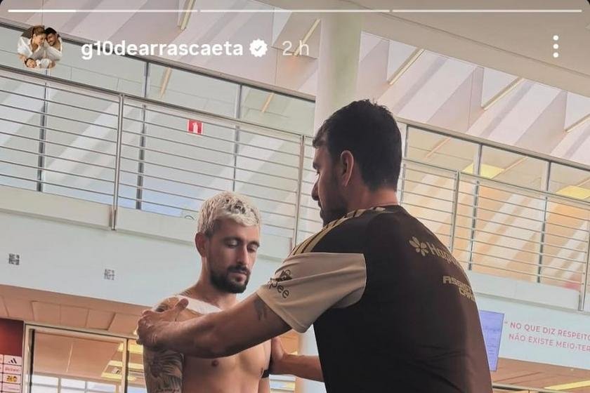 Arrascaeta inicia fisioterapia em clínica do Flamengo para se recuperar da fratura na clavícula.