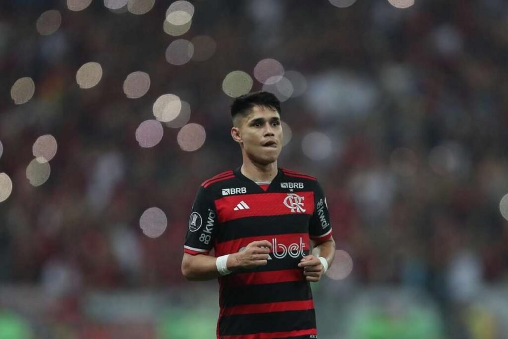 Atlético-MG mantém interesse e planeja nova investida por Luiz Araújo do Flamengo
