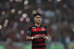 Atlético-MG mantém interesse e planeja nova investida por Luiz Araújo do Flamengo