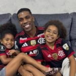 Berrío abre restaurante na Colômbia e revela paixão eterna da filha pelo Flamengo