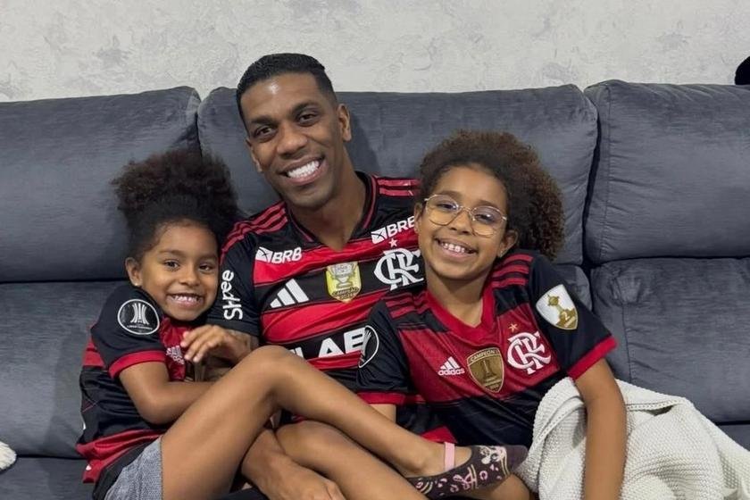 Berrío abre restaurante na Colômbia e revela paixão eterna da filha pelo Flamengo