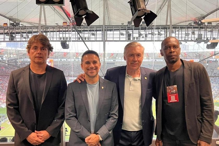 Carlo Ancelotti analisa talentos brasileiros no clássico Flamengo x Vasco para Copa do Mundo.