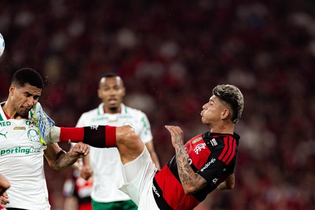 CBF divulga áudio do VAR e mantém expulsão de Carrascal contra Palmeiras