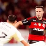 Com dores, Saúl é dúvida no Flamengo e treinará nas férias