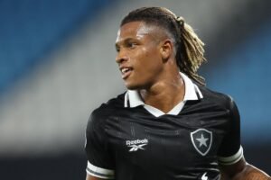 Convocado à Copa, Danilo afastado do Botafogo por R$ 187 milhões do Flamengo
