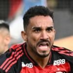 Danilo provoca Palmeiras com foto de final e cobra virada do Flamengo