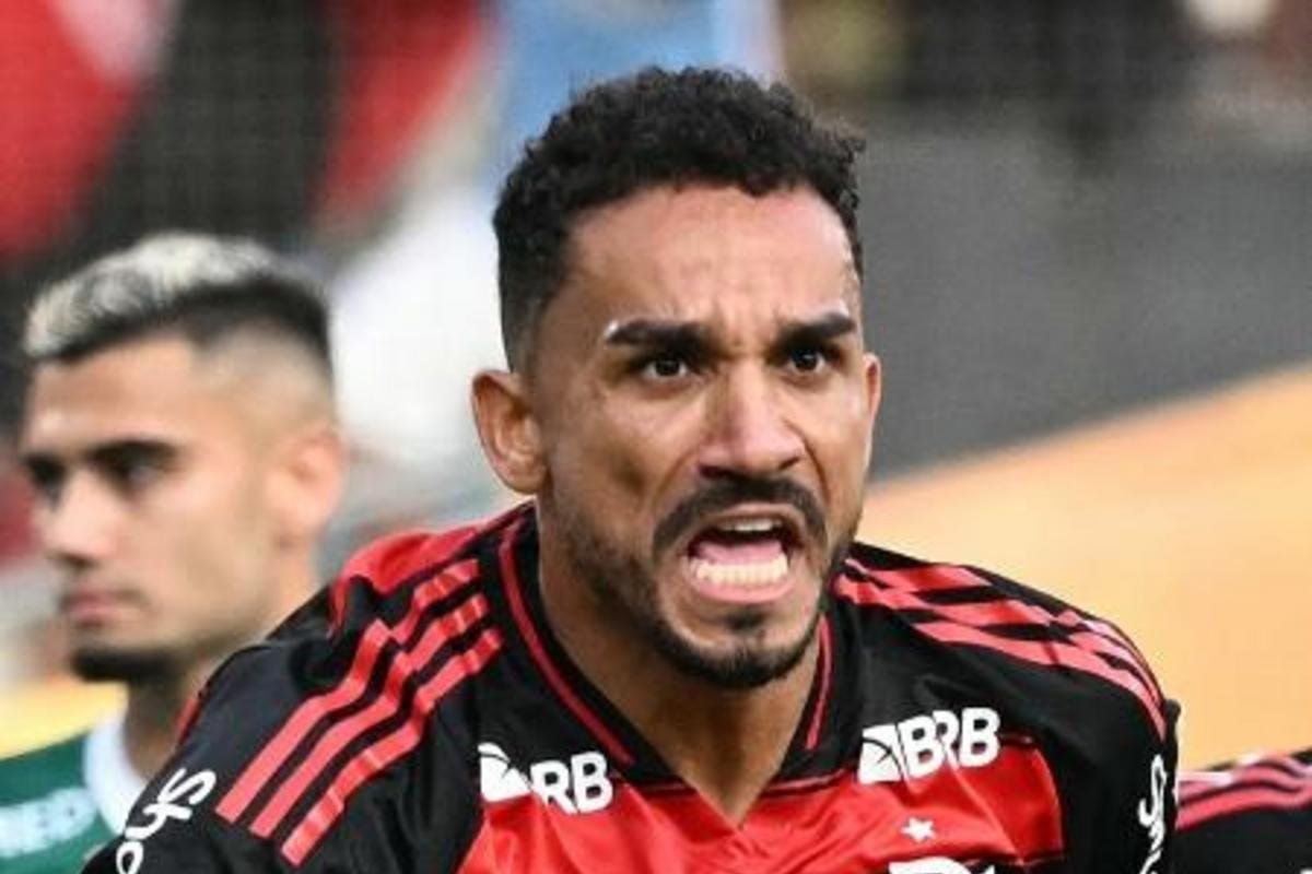 Danilo provoca Palmeiras com foto de final e cobra virada do Flamengo