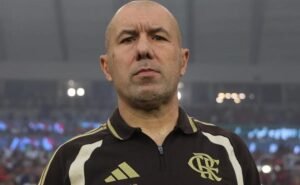 Diretoria do Flamengo blinda Leonardo Jardim após eliminação e define clássico como teste decisivo