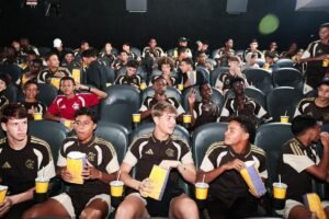 Fla leva base ao cinema para lição de vida com filme de Zico