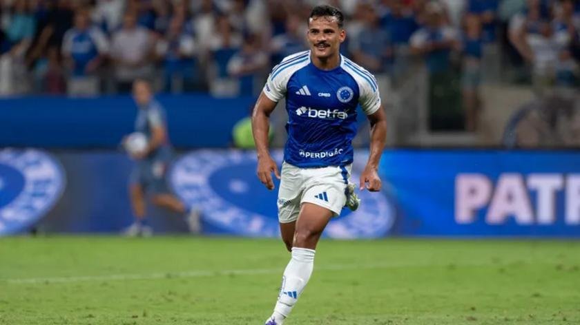 Flamengo abre conversas com staff de Kaiki Bruno e mira contratação do lateral