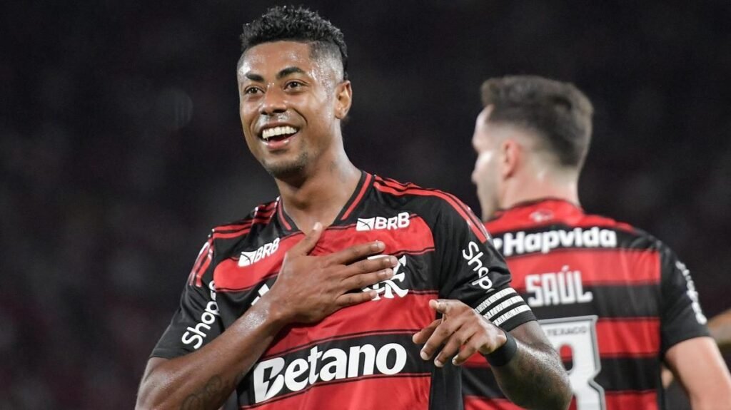 Flamengo acerta renovação com Bruno Henrique até 2027