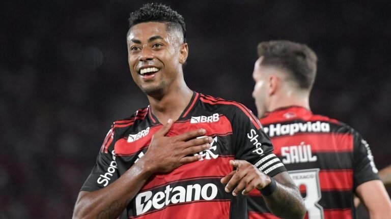 Flamengo acerta renovação com Bruno Henrique até 2027