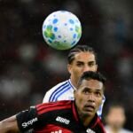 Flamengo avança em conversas para renovar com Alex Sandro por mais um ano