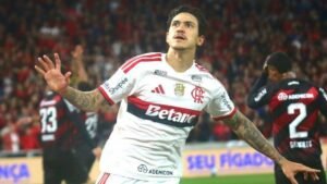 Flamengo busca empate com Athletico em jogo marcado pela presença de Carlo Ancelotti