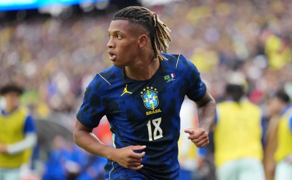 Flamengo busca meia perfil Danilo e descarta contratação do volante do Botafogo