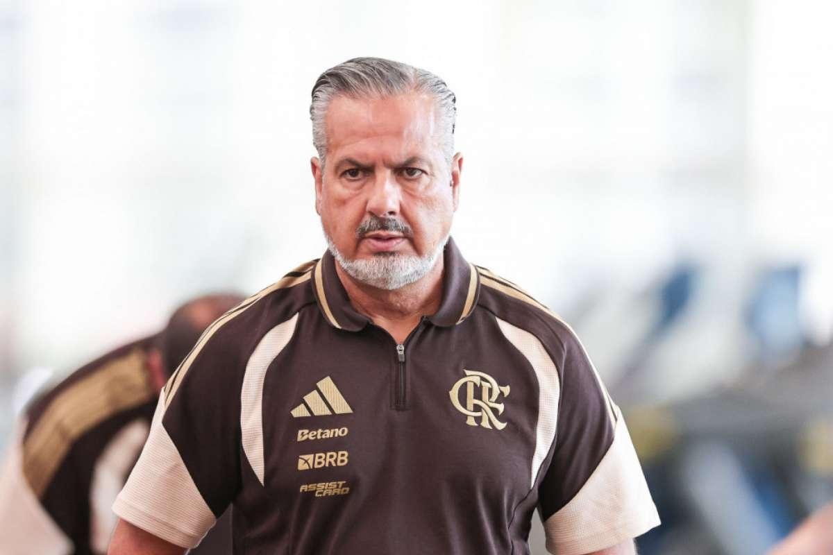 Flamengo busca reforços no meio-campo e Danilo é uma das opções