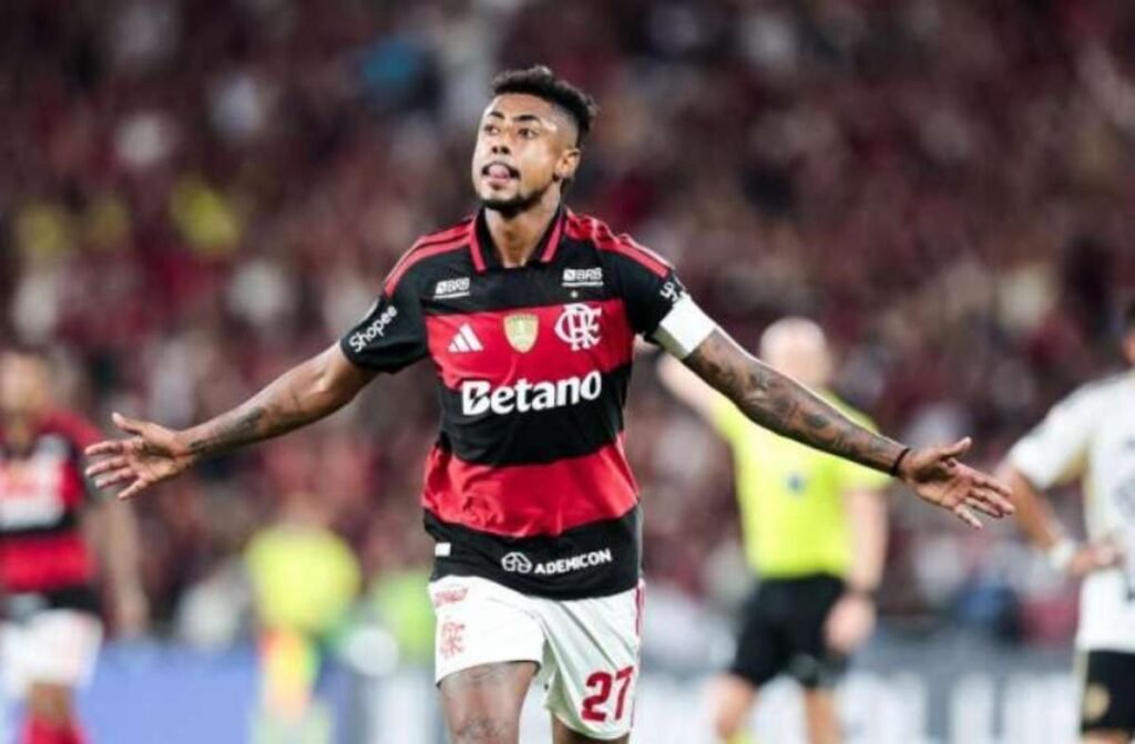 Flamengo busca rejuvenescer elenco e mira contratações de até 26 anos