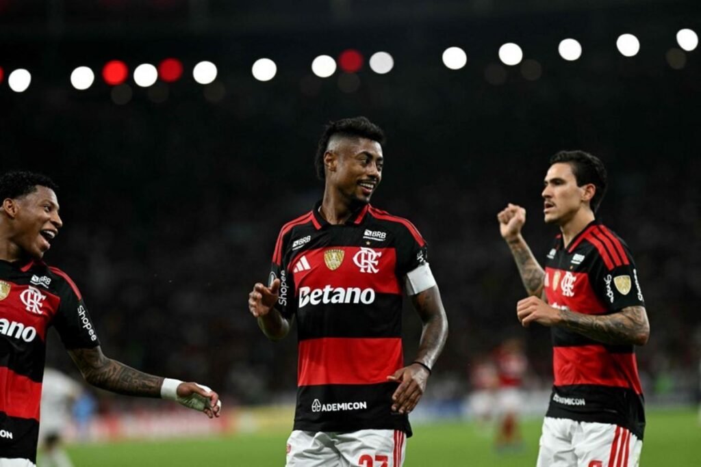 Flamengo crava melhor campanha da história em grupos da Libertadores e decide em casa