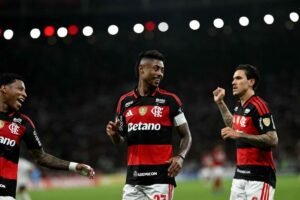 Flamengo crava melhor campanha da história em grupos da Libertadores e decide em casa