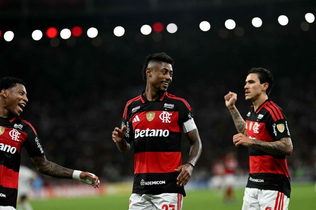 Flamengo crava melhor campanha da história em grupos da Libertadores e decide em casa