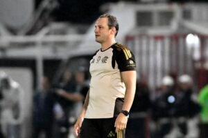 Flamengo demite técnico Bruno Pivetti após sequência de derrotas no Brasileirão Sub 20