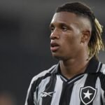 Flamengo faz oferta milionária por Danilo enquanto Palmeiras prepara contraproposta pelo volante do Botafogo