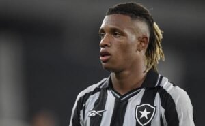 Flamengo faz oferta milionária por Danilo enquanto Palmeiras prepara contraproposta pelo volante do Botafogo