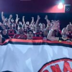 Flamengo inova em cinema ao transformar sala em "arquibancada" para ver documentário sobre Zico