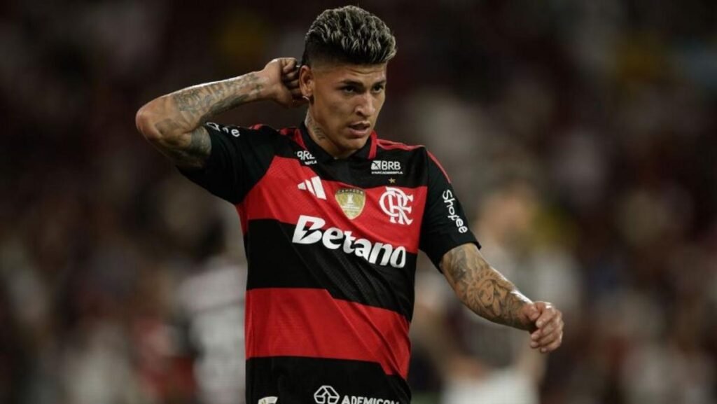 Flamengo multa Carrascal por expulsão contra Palmeiras e descarta afastamento
