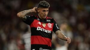 Flamengo multa Carrascal por expulsão contra Palmeiras e descarta afastamento