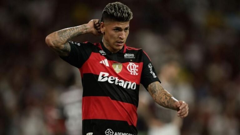 Flamengo multa Carrascal por expulsão contra Palmeiras e descarta afastamento