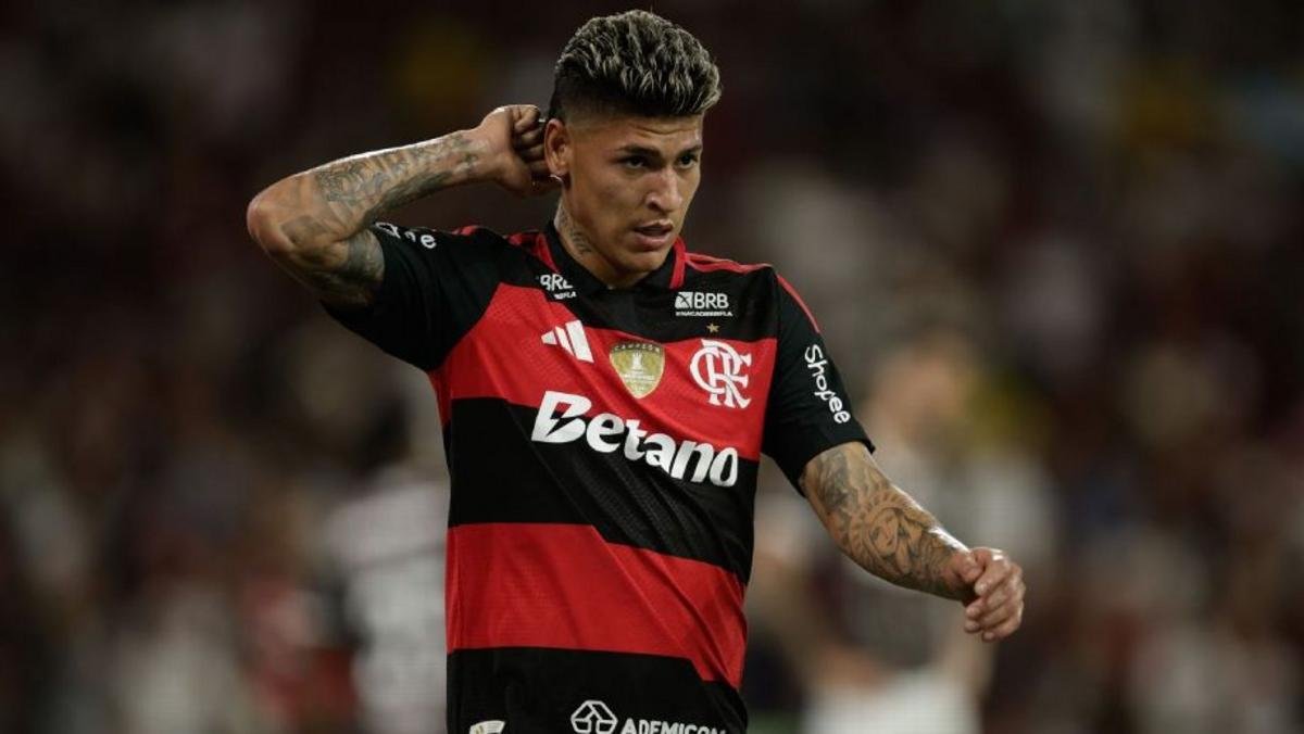 Flamengo multa Carrascal por expulsão contra Palmeiras e descarta afastamento