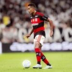 Flamengo perde Alex Sandro para jogo contra o Grêmio devido a terceiro cartão amarelo