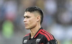 Flamengo planeja vender trio de atacantes para viabilizar contratação de Danilo
