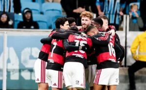 Flamengo reduz distância para Palmeiras e intensifica busca pela liderança do Brasileirão antes da Copa
