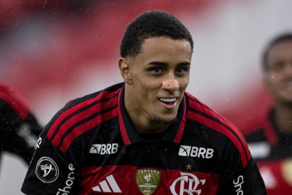 Flamengo rejeita propostas europeias por Ryan Roberto que planeja saída sem custos