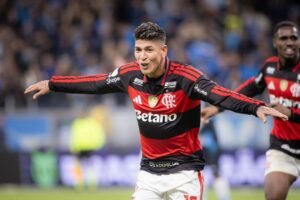 Flamengo soberano desperdiça chances e vence Grêmio por magro placar