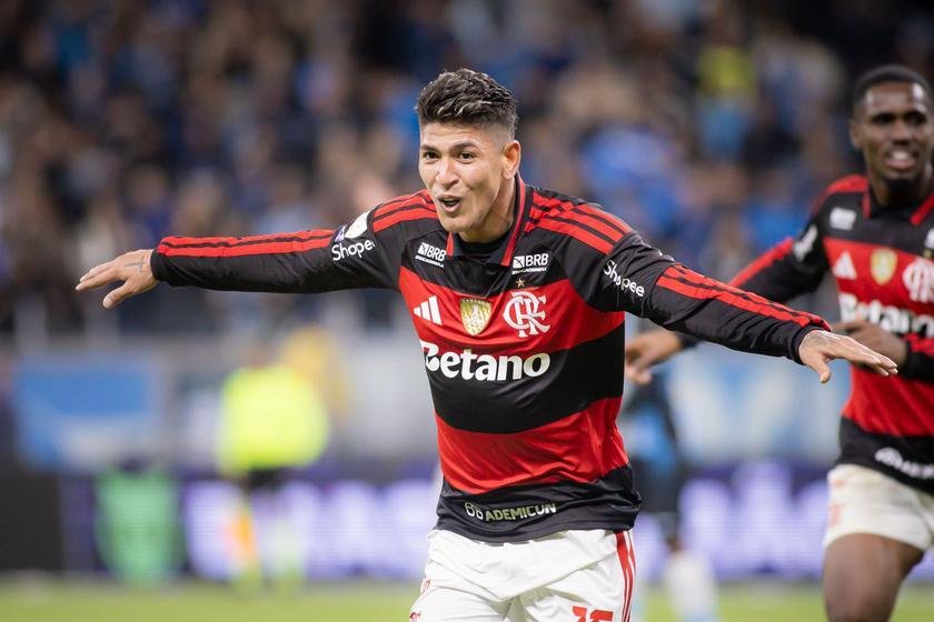 Flamengo soberano desperdiça chances e vence Grêmio por magro placar
