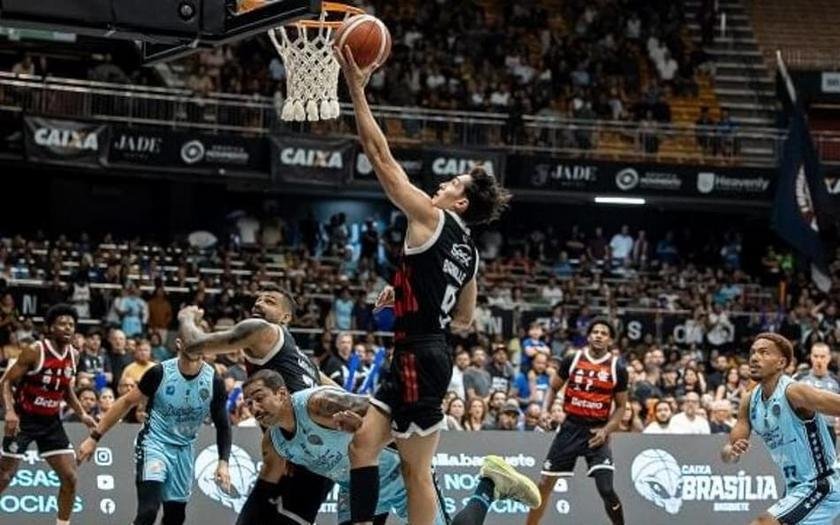 Flamengo vira sobre Brasília no NBB garante jogo 5 nas quartas